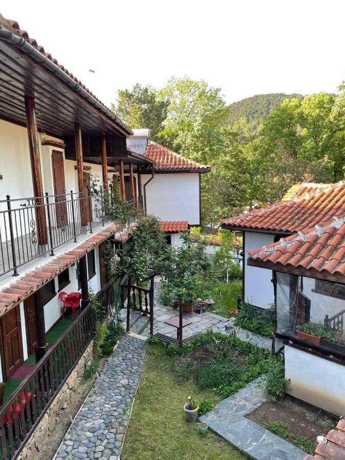 Гостоприемница Георги Kalofer Exterior foto