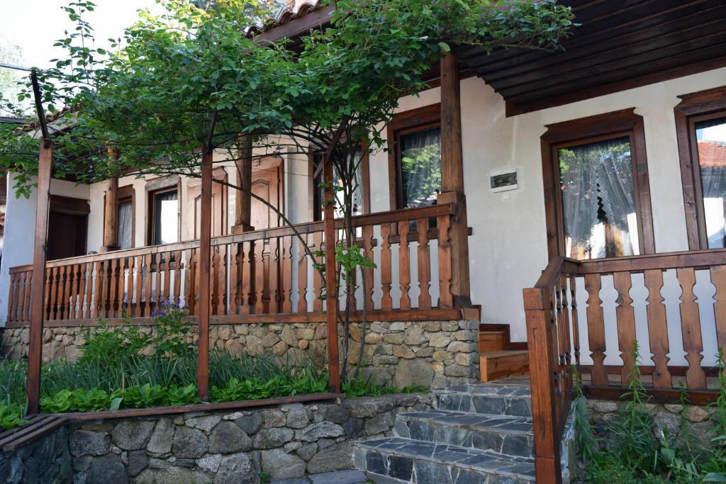 Гостоприемница Георги Kalofer Exterior foto