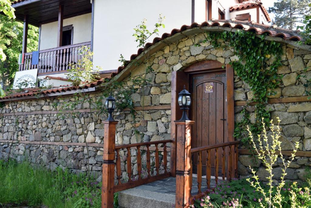 Гостоприемница Георги Kalofer Exterior foto